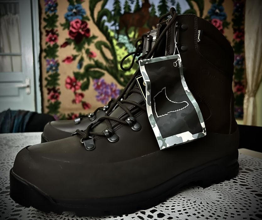 Продам нові Британські берці.