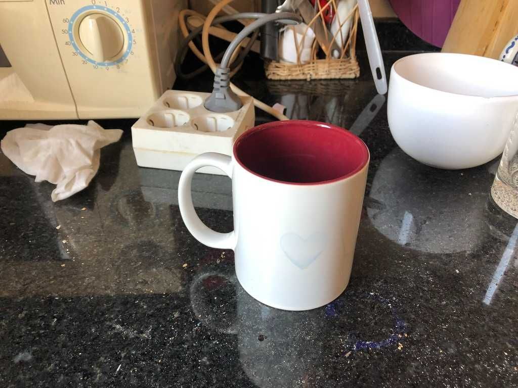 caneca azul com coracao