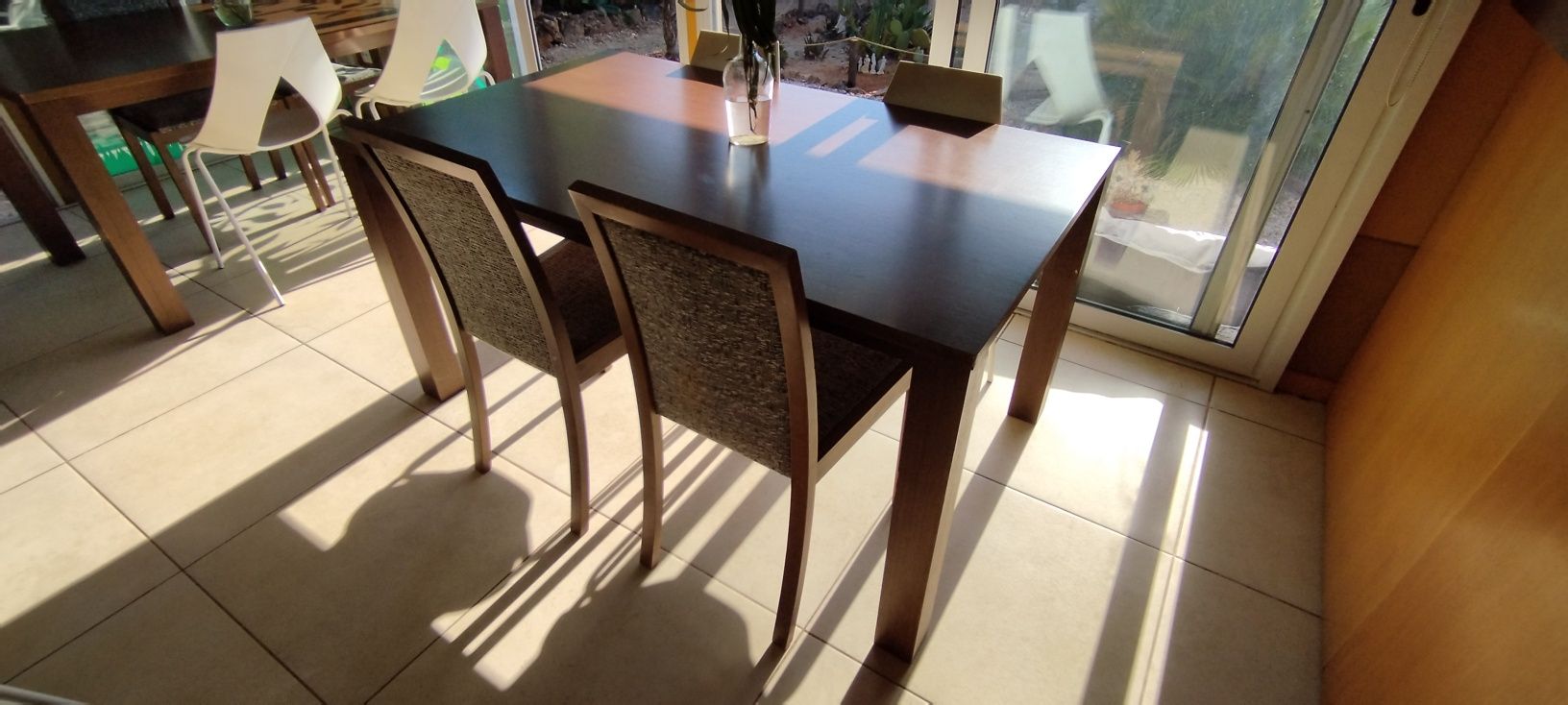 Mesas madeira 150x90 + cadeiras forro em tecido. Wooden table + chairs