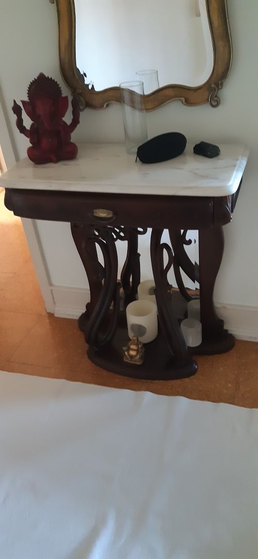 Mesa de entrada e espelho
