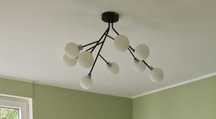 Lampa sufitowa - 9 żarówek, czarny stelarz, mleczne klosze
