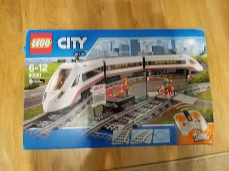 Lego City 60051Pociąg pasażerski w stanie idealnym.