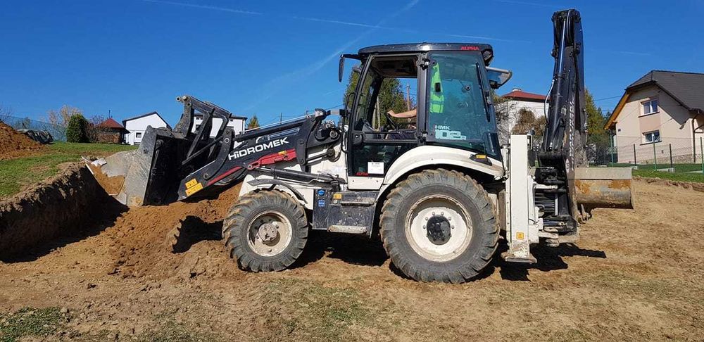 Prace ziemne minikoparka z wiertnicą i młotem | Koparko-ładowarka