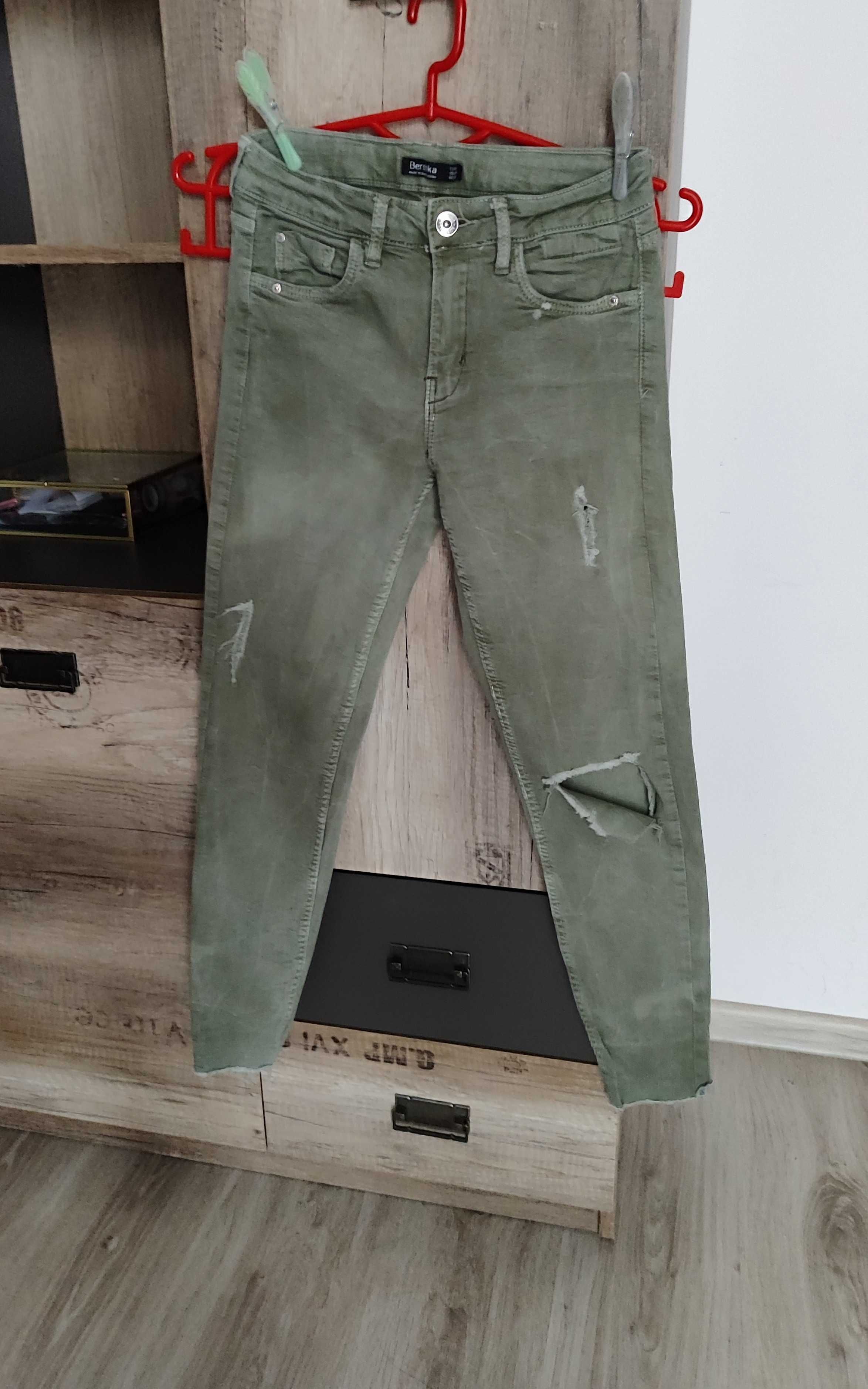 Spodnie jeansy Bershka S