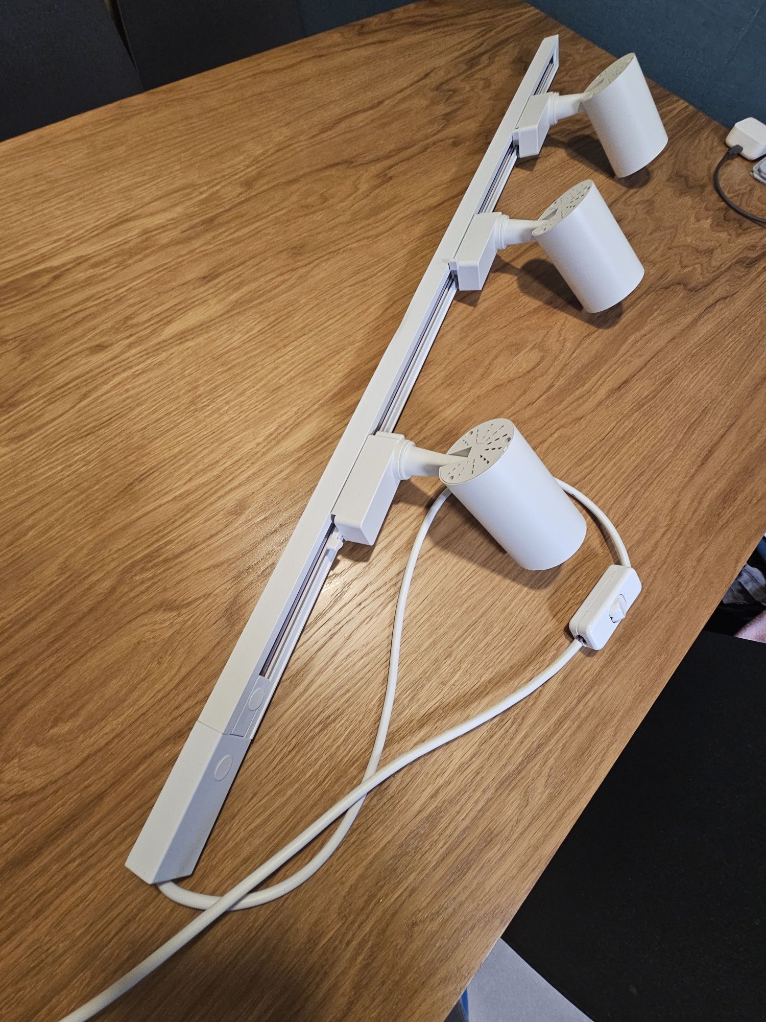 Lampa listwa 3 regulowane reflektory 100cm.