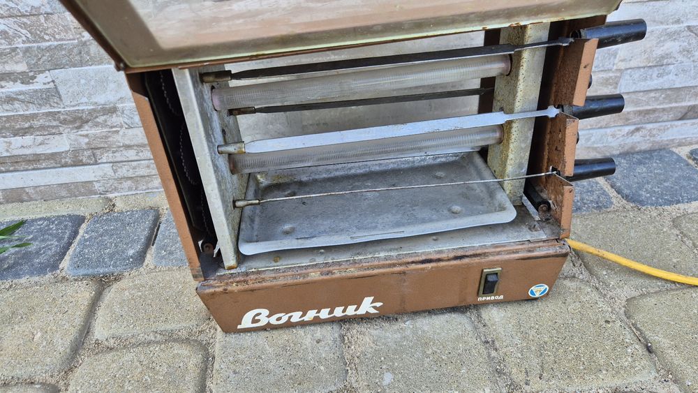 Elektryczny grill obrotowy radziecki Вогниk do szaszłyków kurczaka