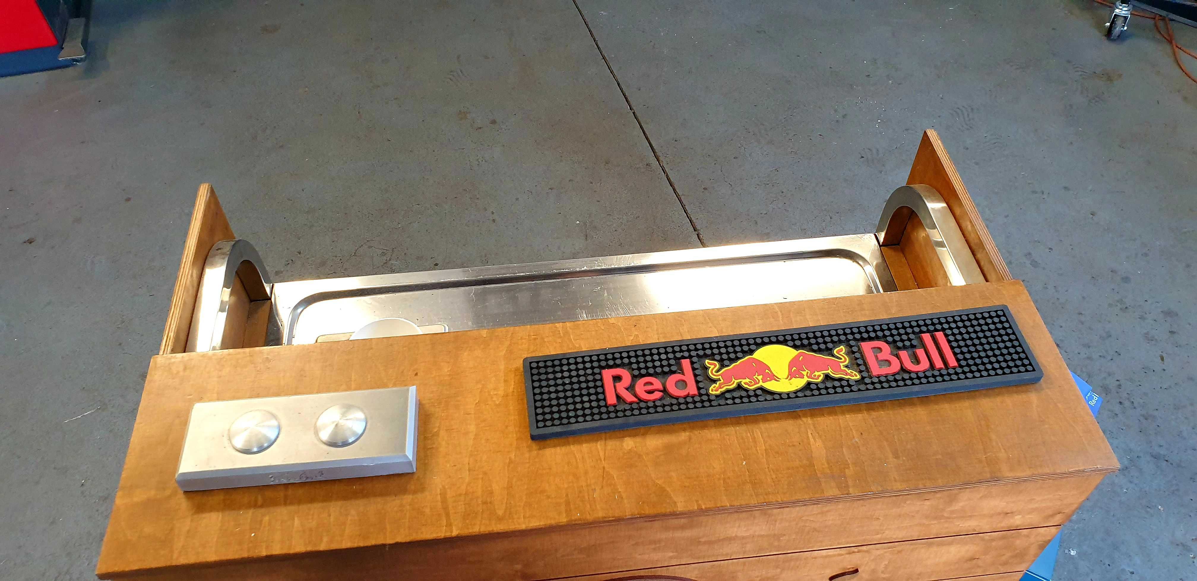 Red Bull RedBull Barek stolik na kółkach Bufet  pomocniczy roll bar