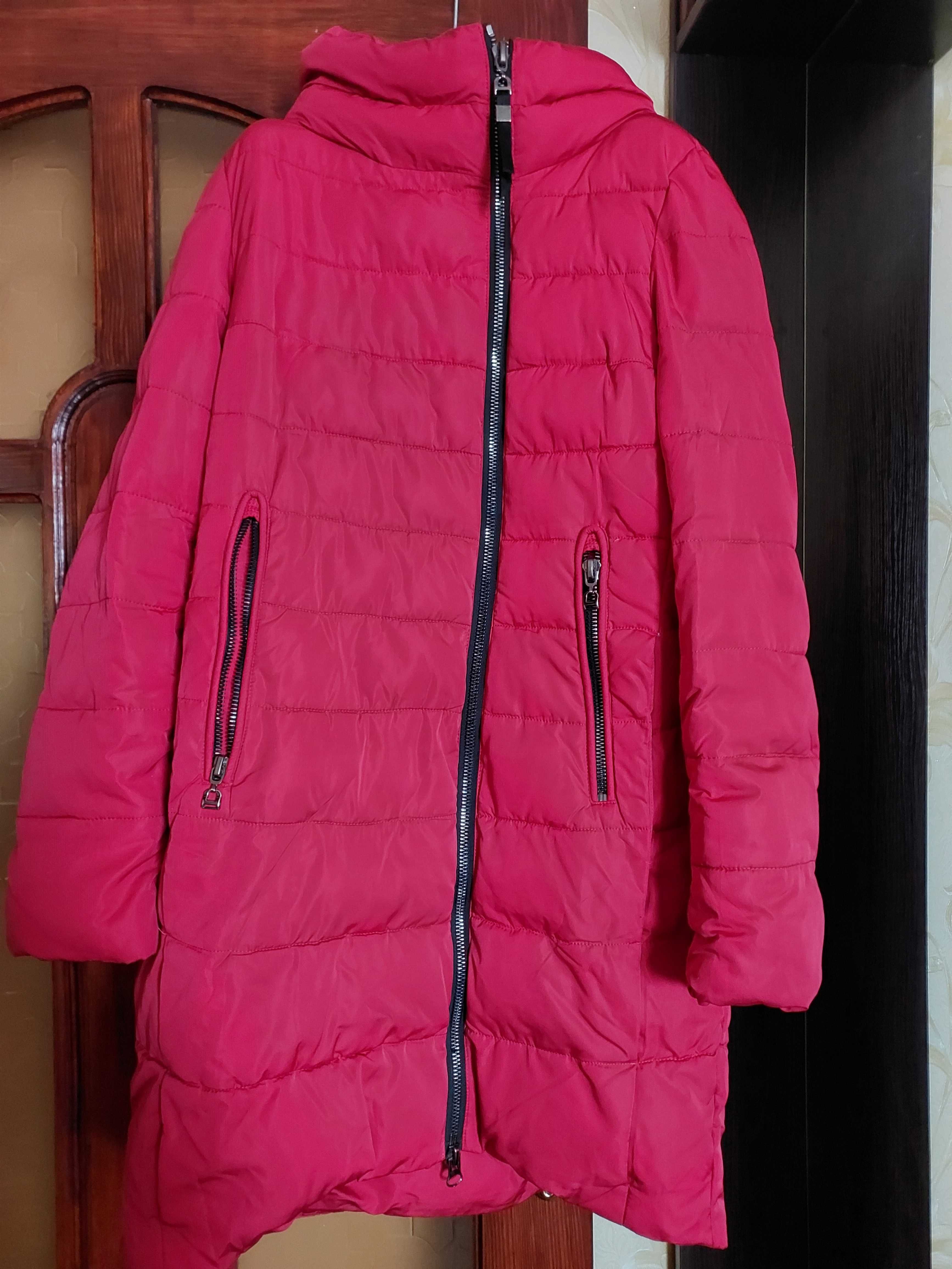 Зимові жіночі куртки (червона і чорна)