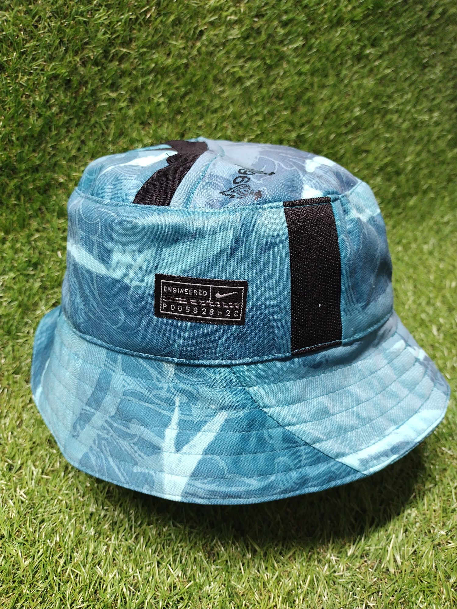 Czapka buckethats FC Liverpool