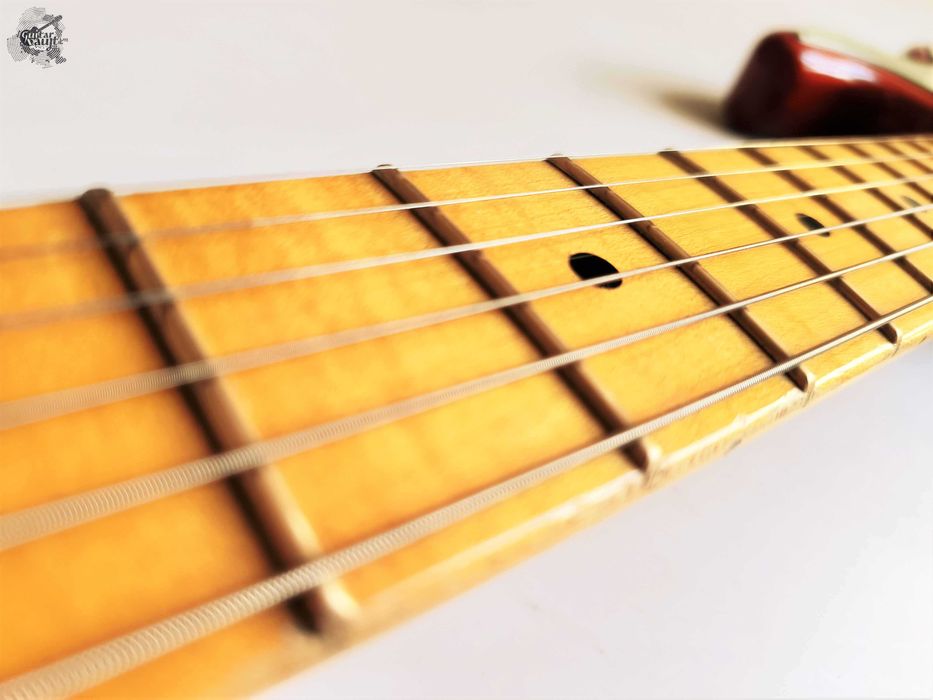 Fender Custom Shop Deluxe Ash Stratocaster® '2009 Aged Cherry Sunburst