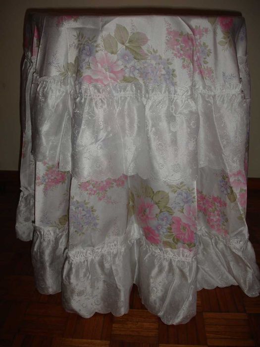 Reposteiros de cortinas e toalhas para camilhas