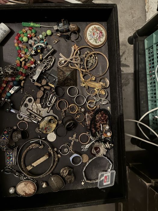 Varios relogios aneis pulseiras