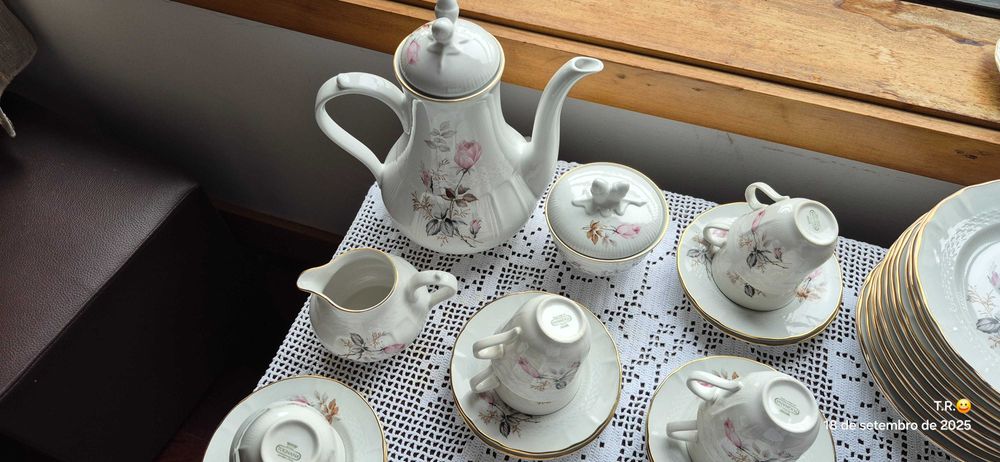 Serviço de Chá com pratos de doce, da Royal  Tognana