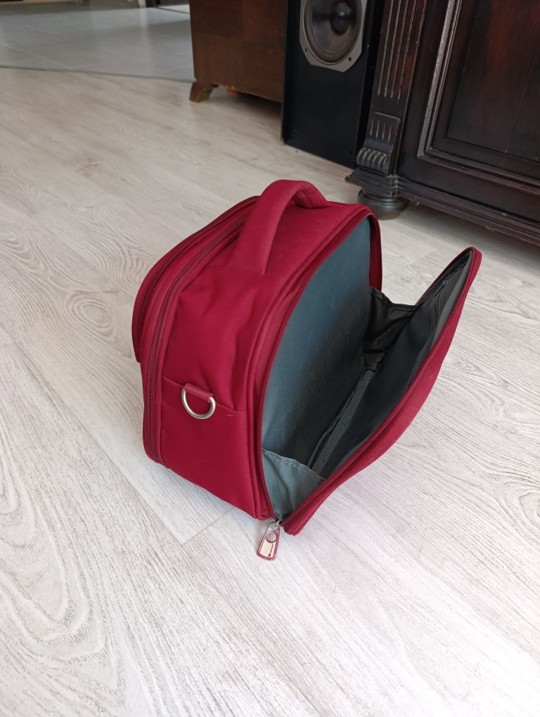 Kuferek na kosmetyki Delsey, kosmetyczka