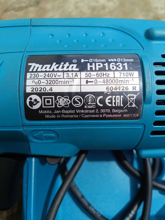 Makita Hp1631Kx3 Wiertarka Udarowa w Walizce 710w  74-częściowy Zestaw