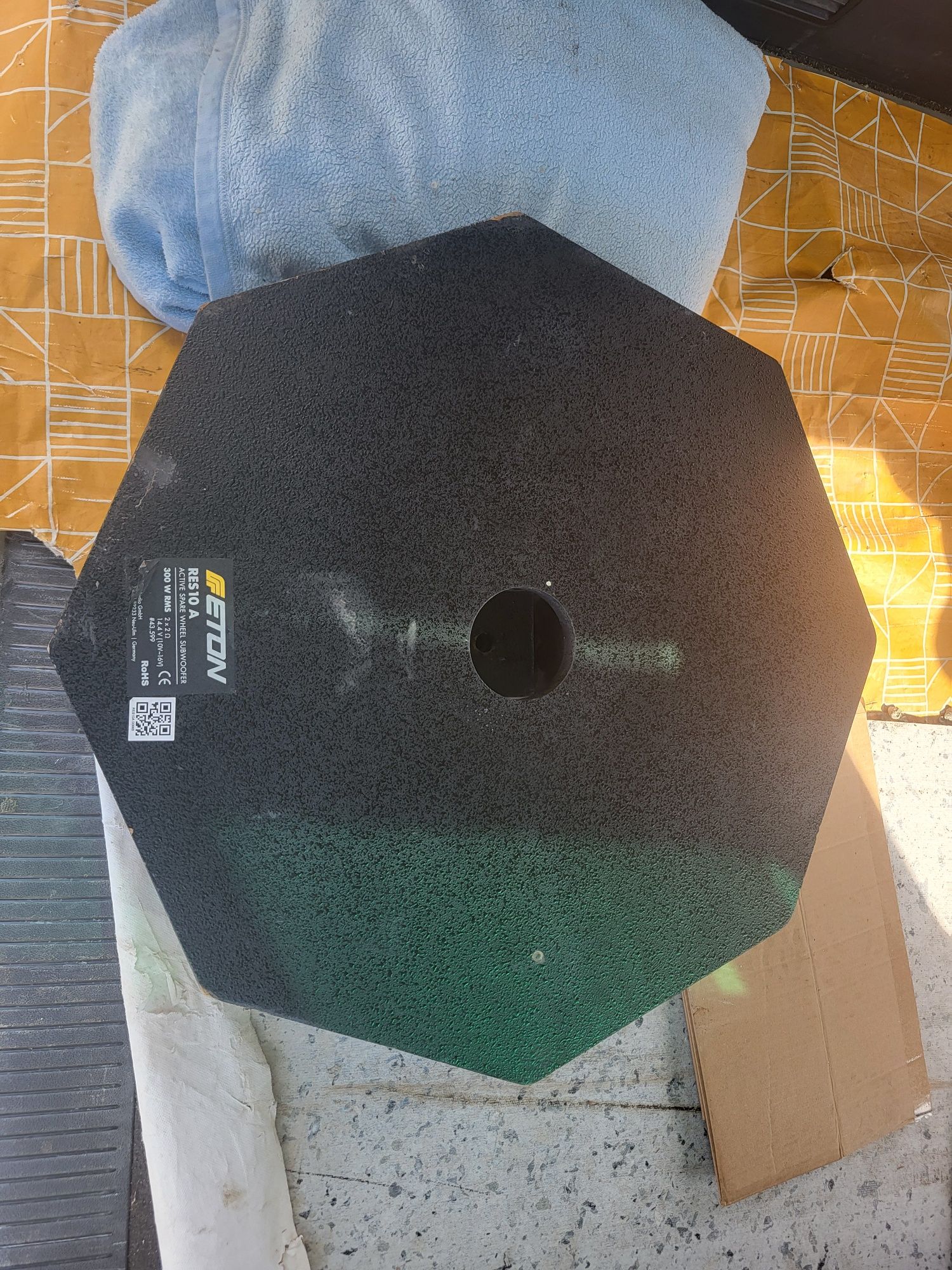 Subwoofer aktywny w koło zapasowe Eton res 10a