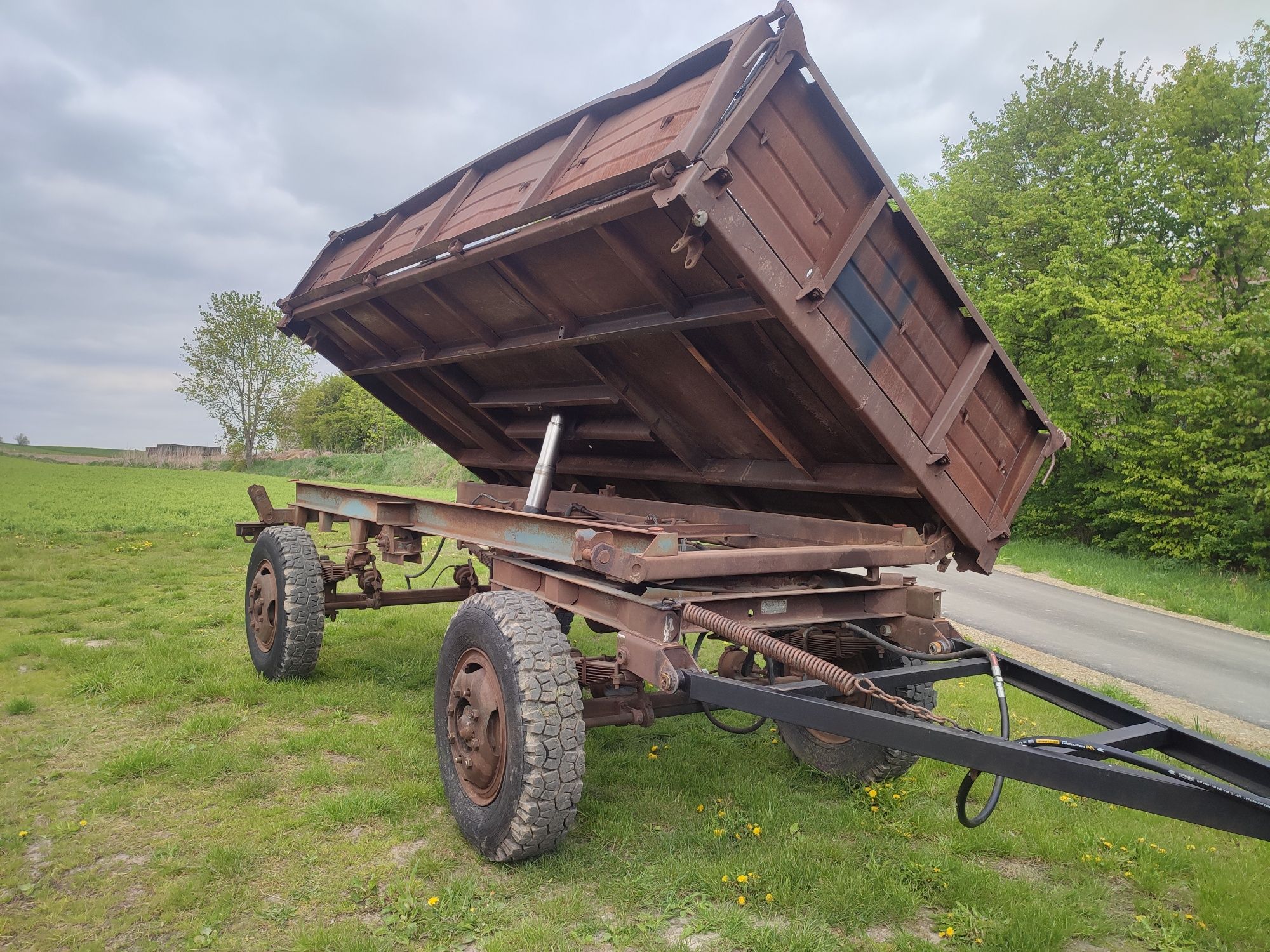 Przyczepa rolnicza XTV 6 ton wywrotka, 1992 rok,zarejestrowana.