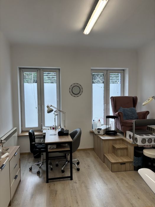 Podnajmę stanowisko stylistce paznokci