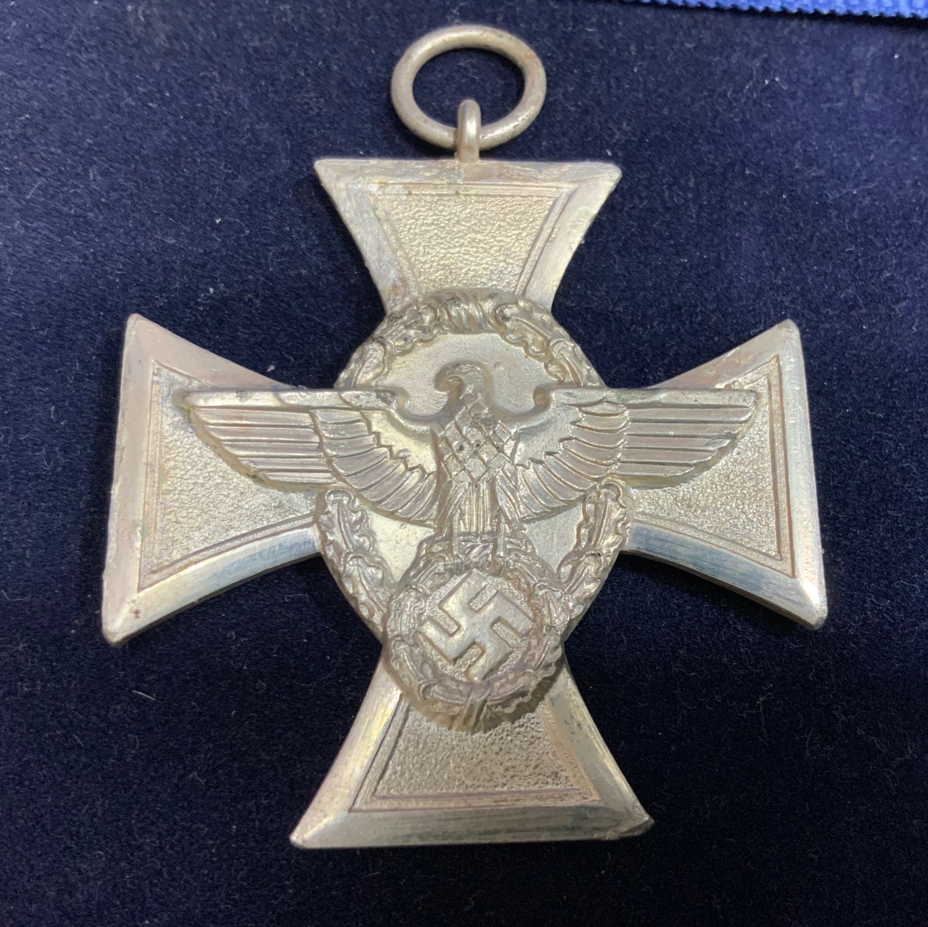 Хрест за вислугу в поліції 18 років, в сріблі