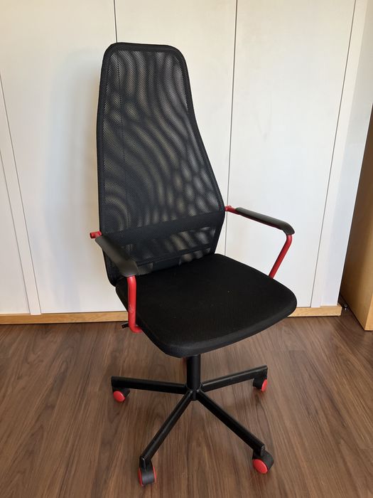 Secretária e cadeira