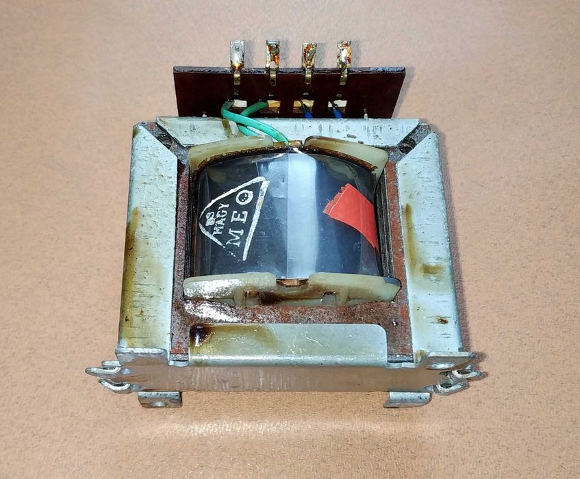 Трансформатор 220 Вольт, рабочий, без нюансов.
