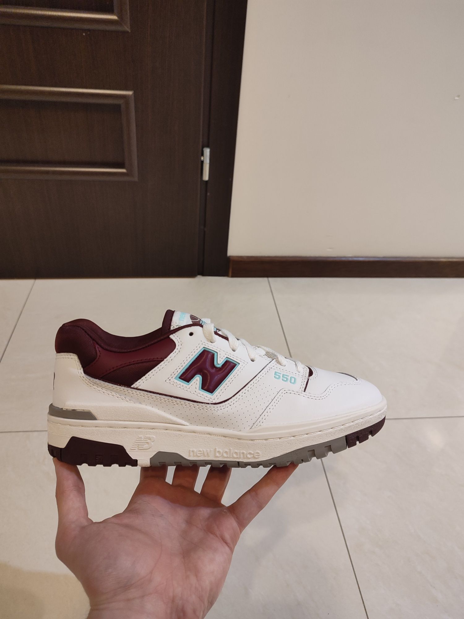 New balance 550  biało - bordowe