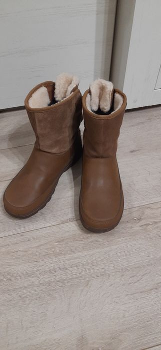 НОВІ зимові напівчобітки UGG