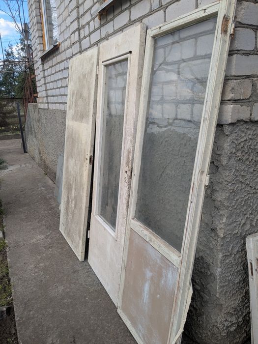 Вживані дерев'яні двері