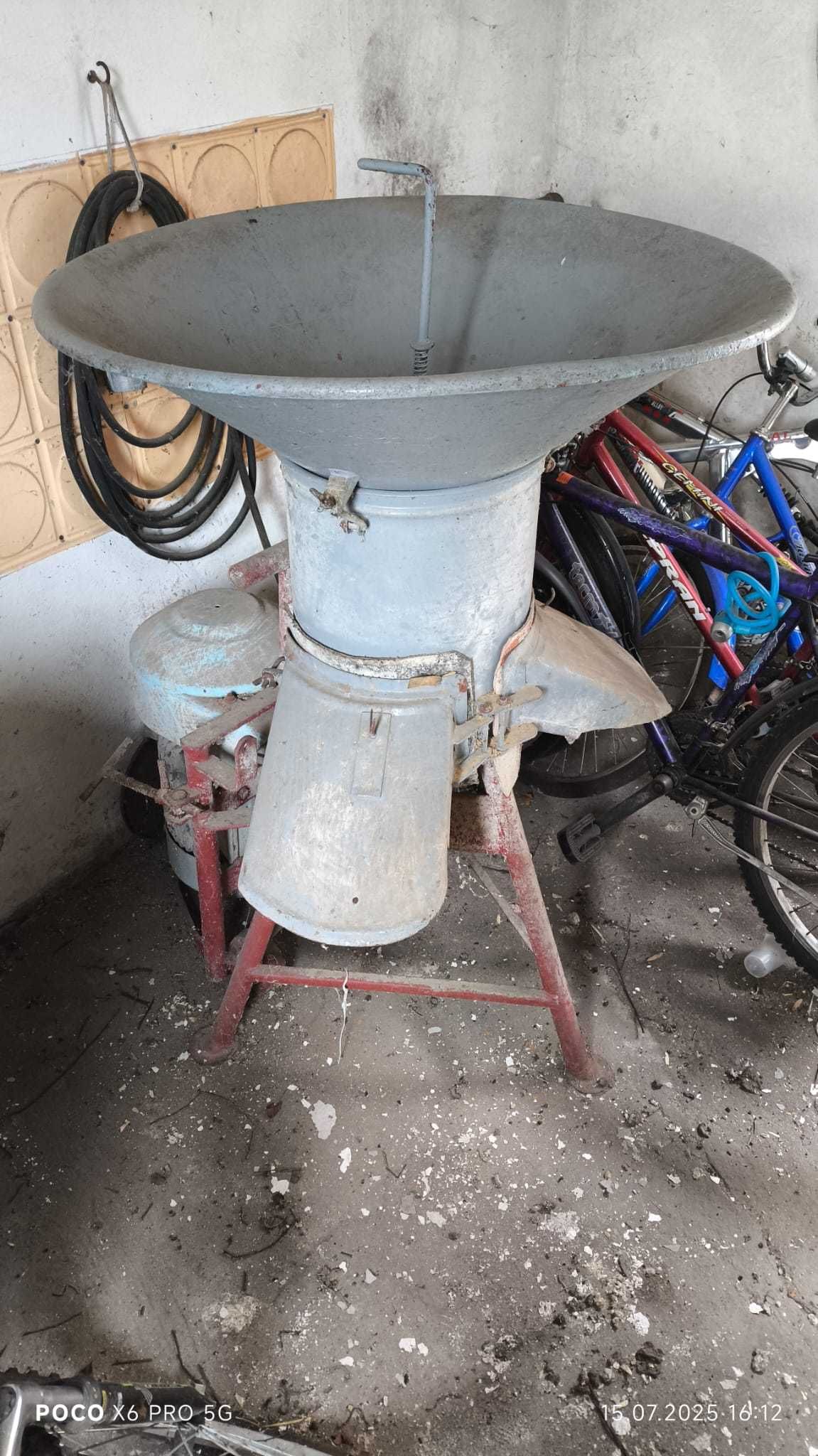 Śrutownik do zboża Bąk z silnikiem 7,5 kW