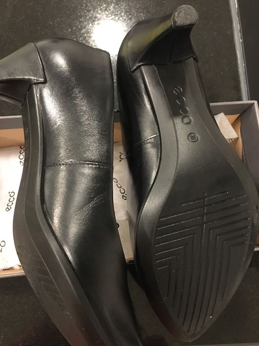 Sapatos Ecco preto salto NOVOS