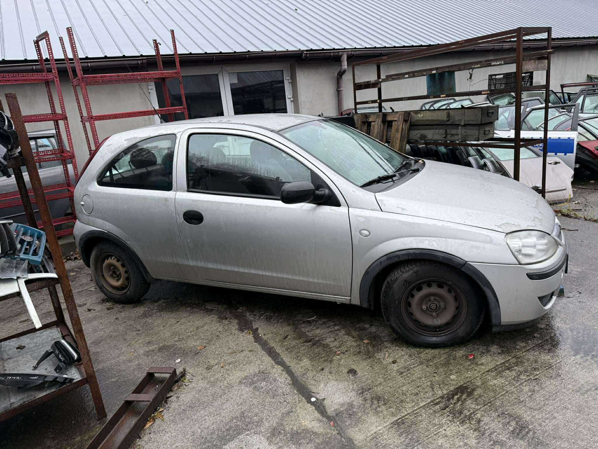 Opel corsa C na części Z157 silnik/maska/drzwi/fotele/kierownica/itp