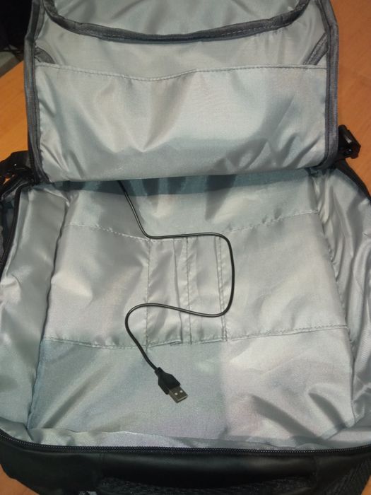 SlimUSB водовідштовхуючий рюкзак. Ручная кладь