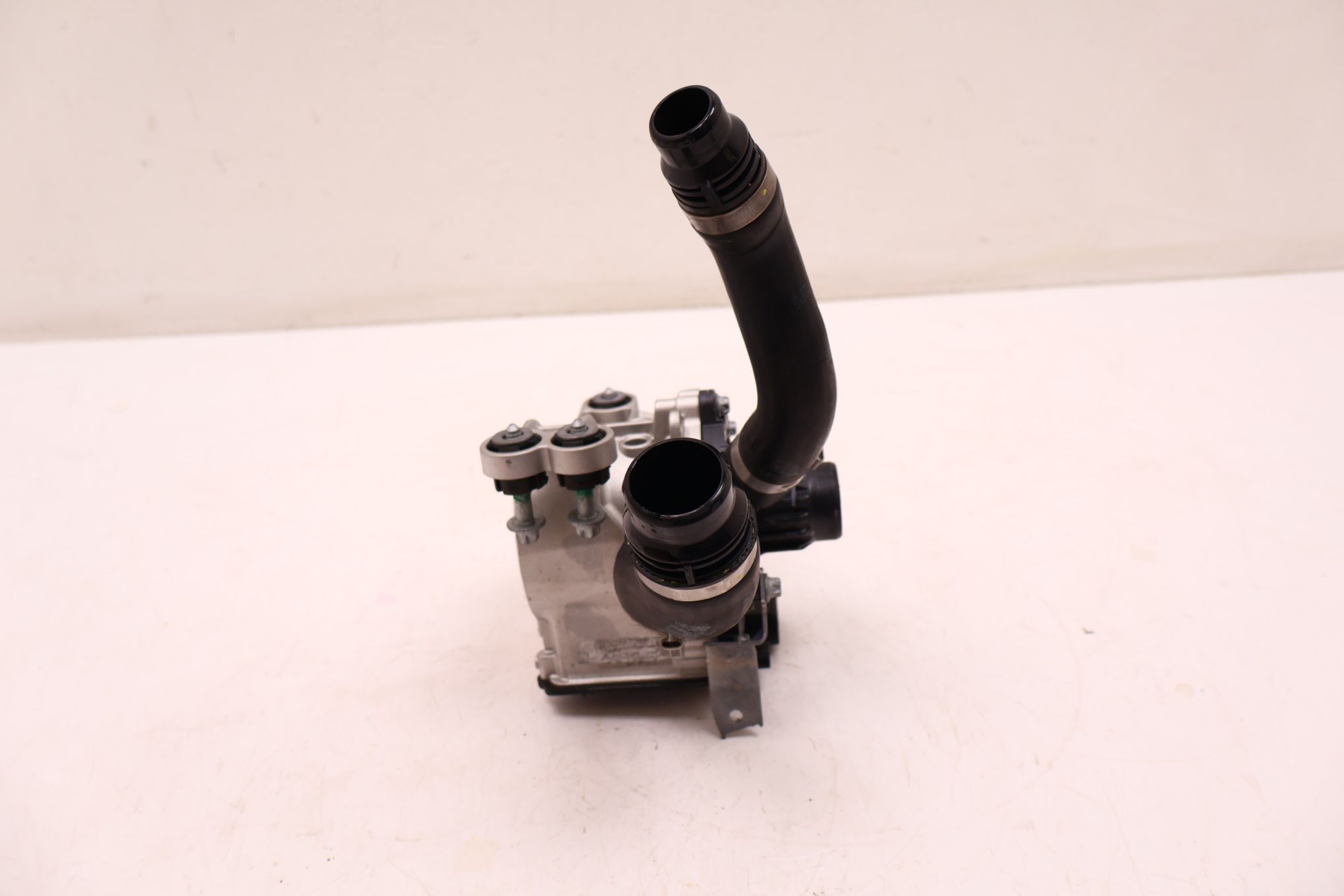 MERCEDES-BENZ CLE A236 300 4MATIC DODATKOWA POMPA WODY A2542003000