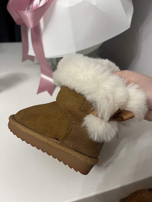 Угги на дівчинку