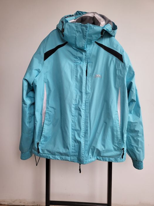 Продам теплу спортивну курточку жіночуурточку жіночуу