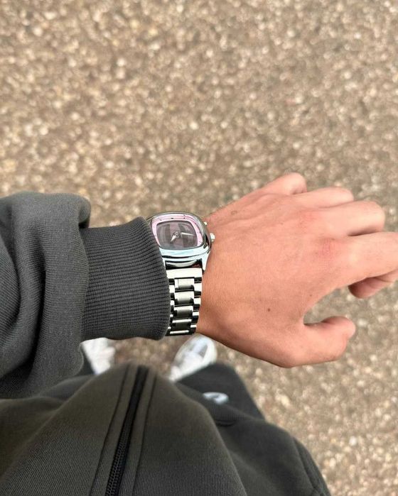 Часы с цифоровым циферблатом