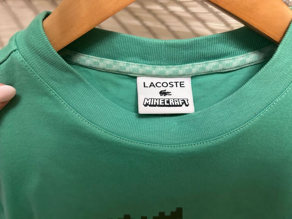 Camisola Lacoste em colaboração com a Minecraft