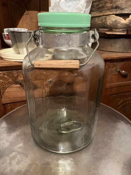 Frascos vazios alguns com asa