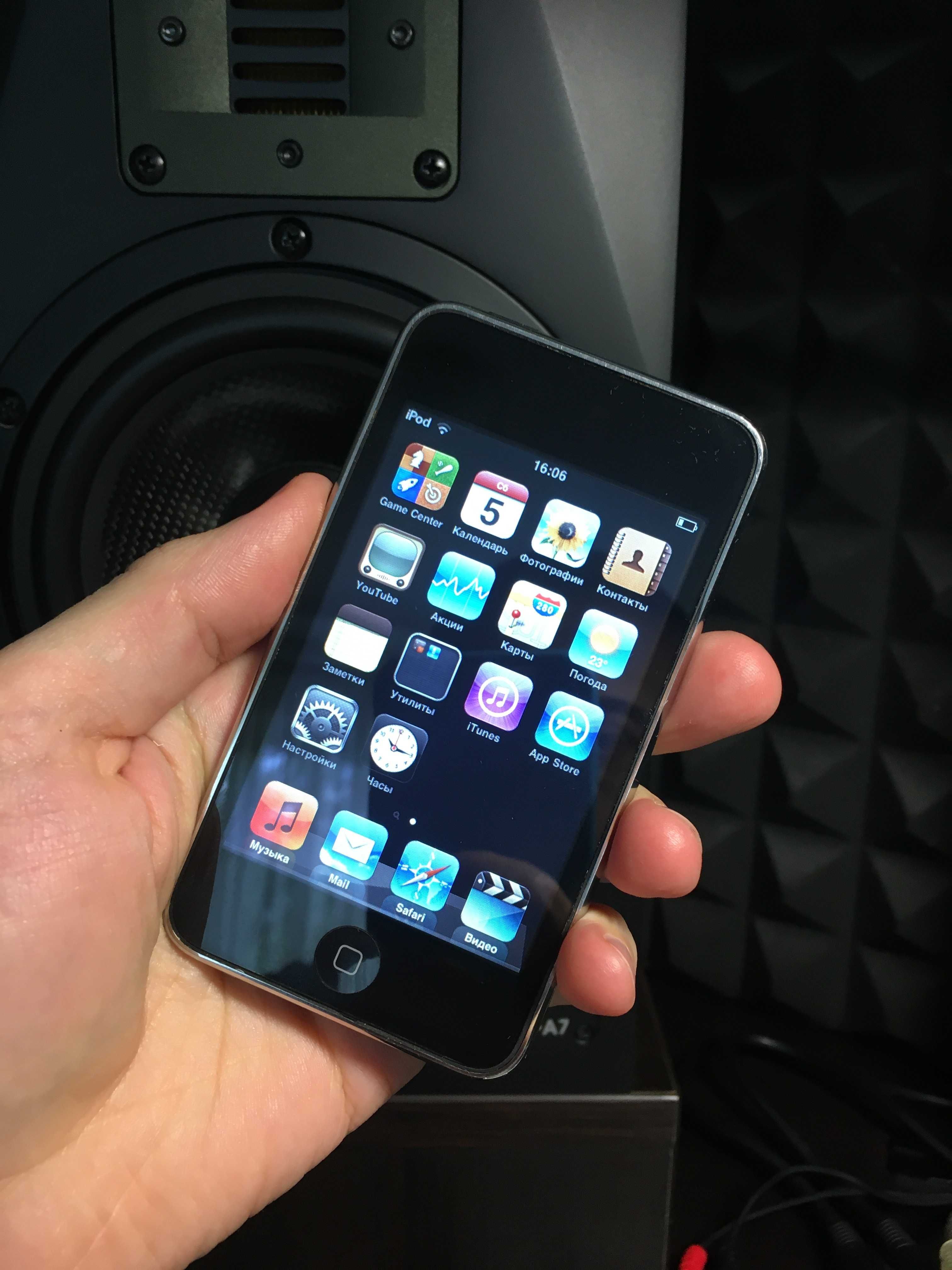 iPod Touch 2Gen 8 Gb + підставка-зарядка