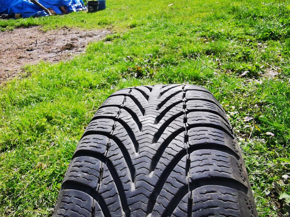 Felgi stalowe 4x100 z oponami zimowymi rozmiar 185/60R14