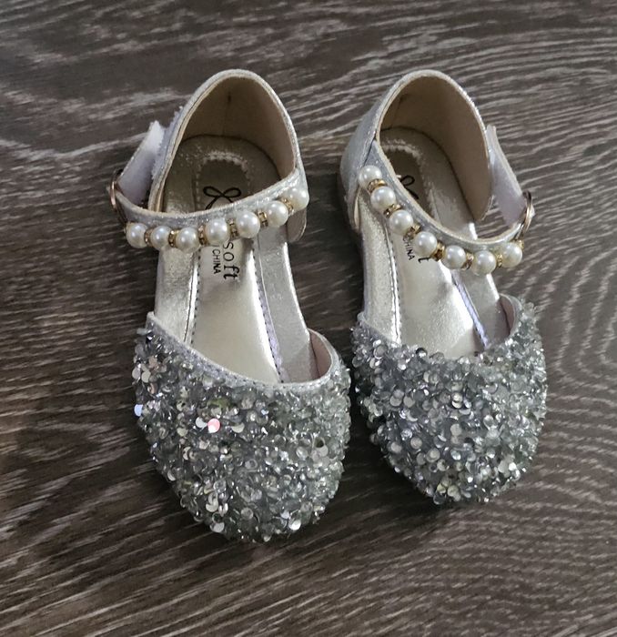 Туфлі для дівчинки