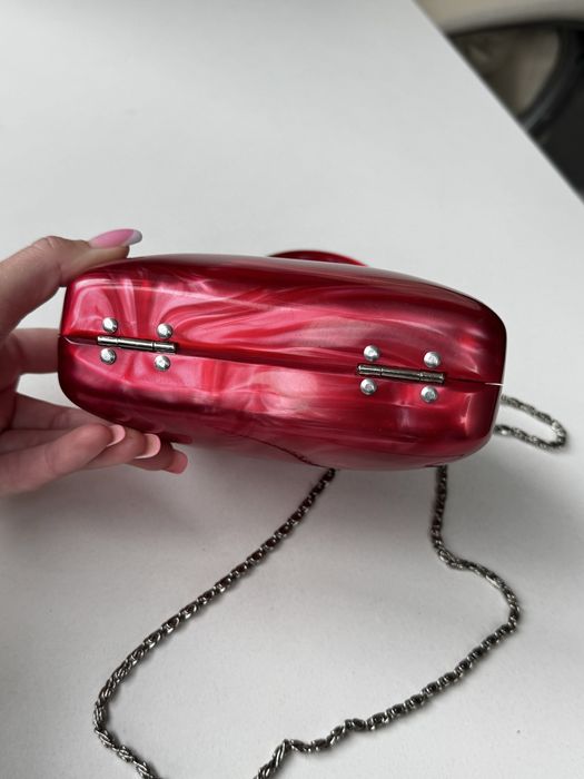 Продам новий вечірній клатч з червоного перламутра.