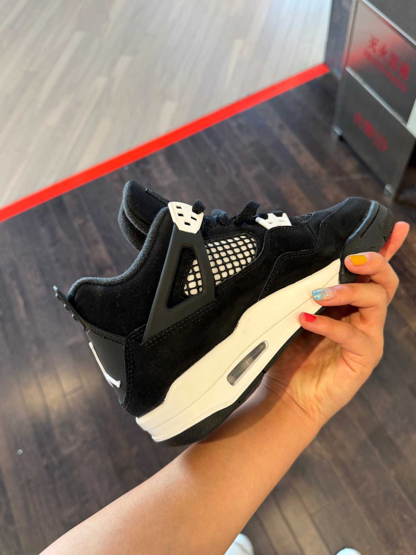 Buty AirJordan4 Retro WhiteThunder UnisexTrampki 37.5