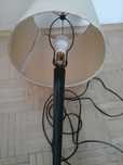 Elegancka klasyczna lampa z odkrecanym abazurem