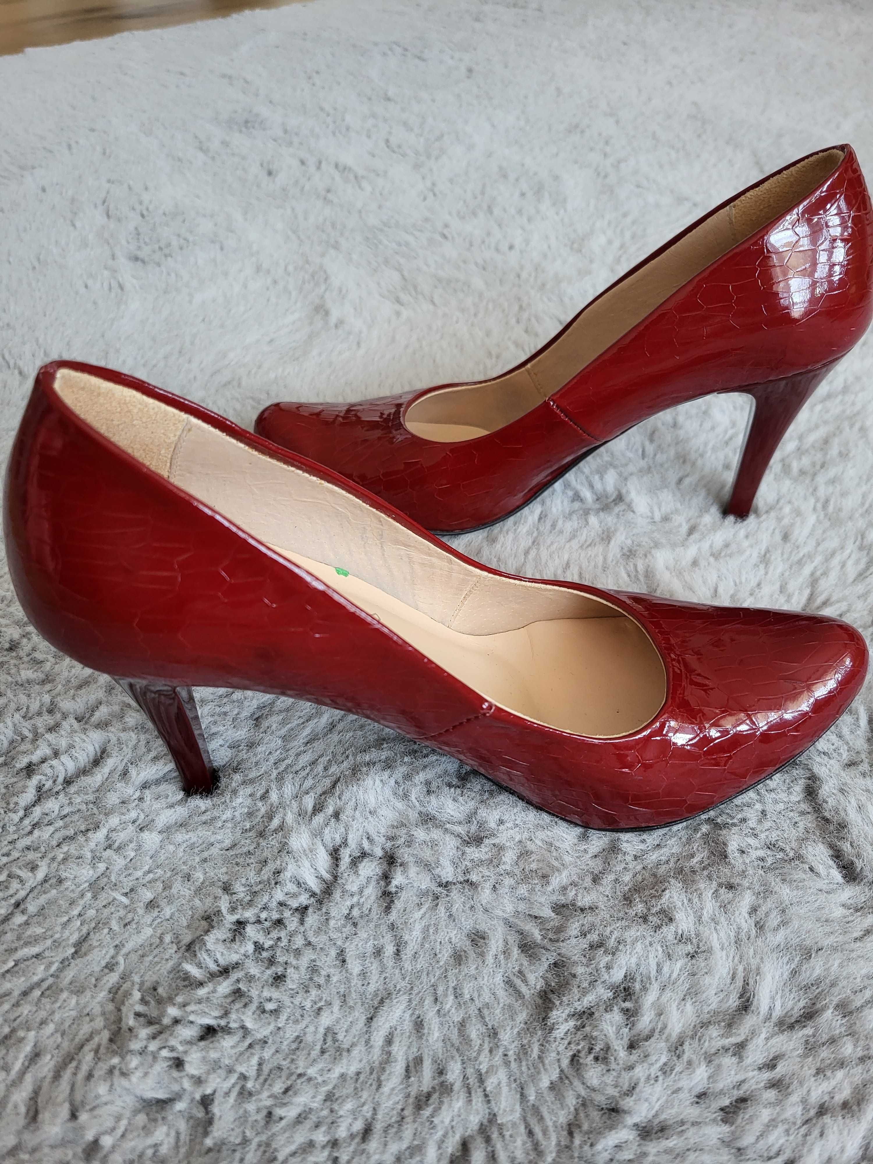 Buty na obcasie czerwone Lasocki r 36
