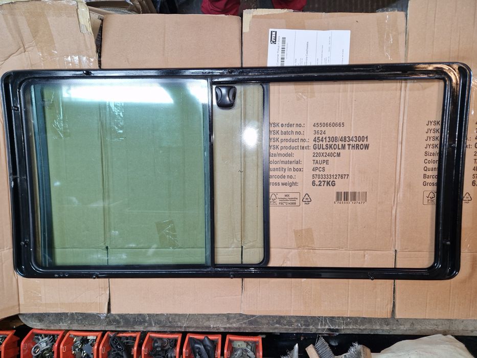 Szyba boczna przesuwna  VW T4 Transporter Caravelle Multivan