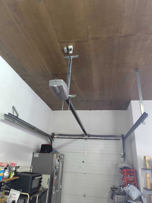 Portão de garagem em bom estado