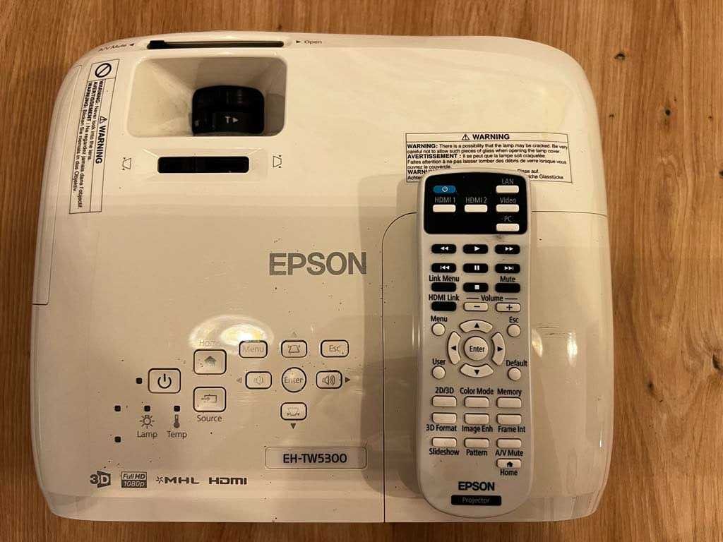 Projektor Epson EH-TW5300 + ekran elektryczny Celexon + uchwyt, piloty