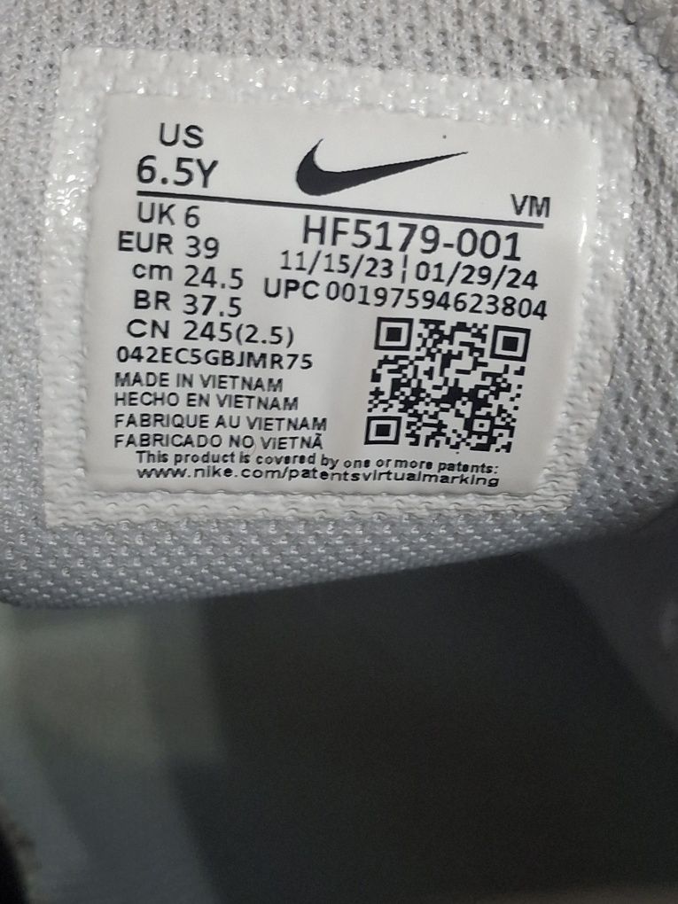 Кросівки Nike Air Max 270