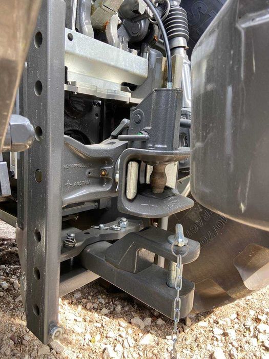 Трактор Valtra T235